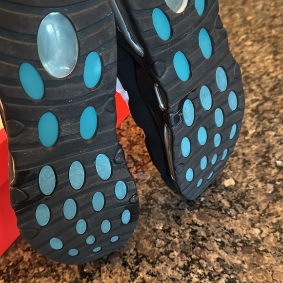 Nike air Max Uptempo Black and White Sneakers EUC 10 - Picture 16 of 17